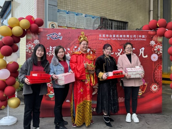 臺(tái)富立式注塑機(jī)公司成立至今始終堅(jiān)持以匠心打造產(chǎn)品，以專業(yè)服務(wù)客戶，以初心回饋社會(huì)！